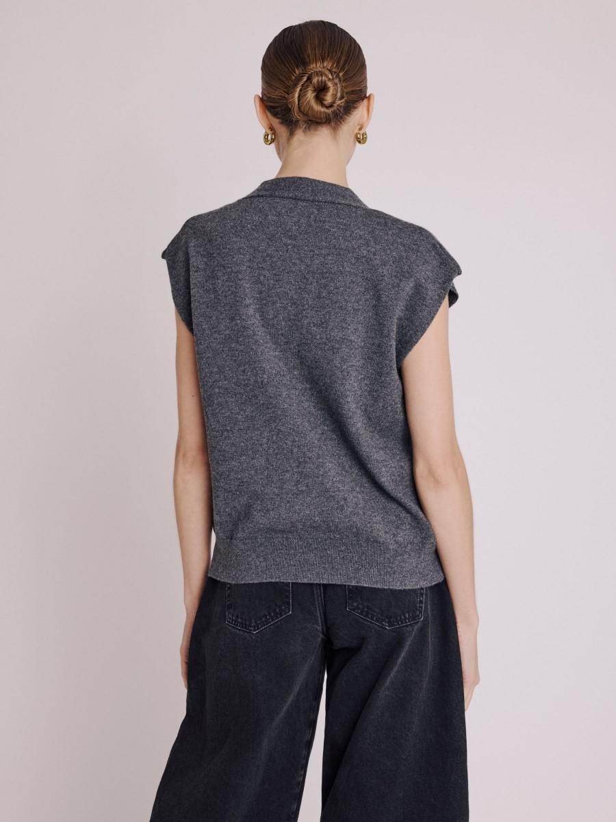 Berenice Cardigan GUSTAVE Cardigan Sans Manche à Col V Boutonné Gris