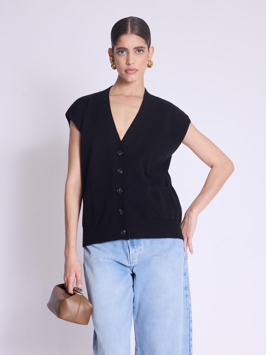 Berenice Cardigan GUSTAVE Cardigan sans manche à col v boutonné noir Berenice Cardigan GUSTAVE Cardigan sans manche à col v boutonné noir