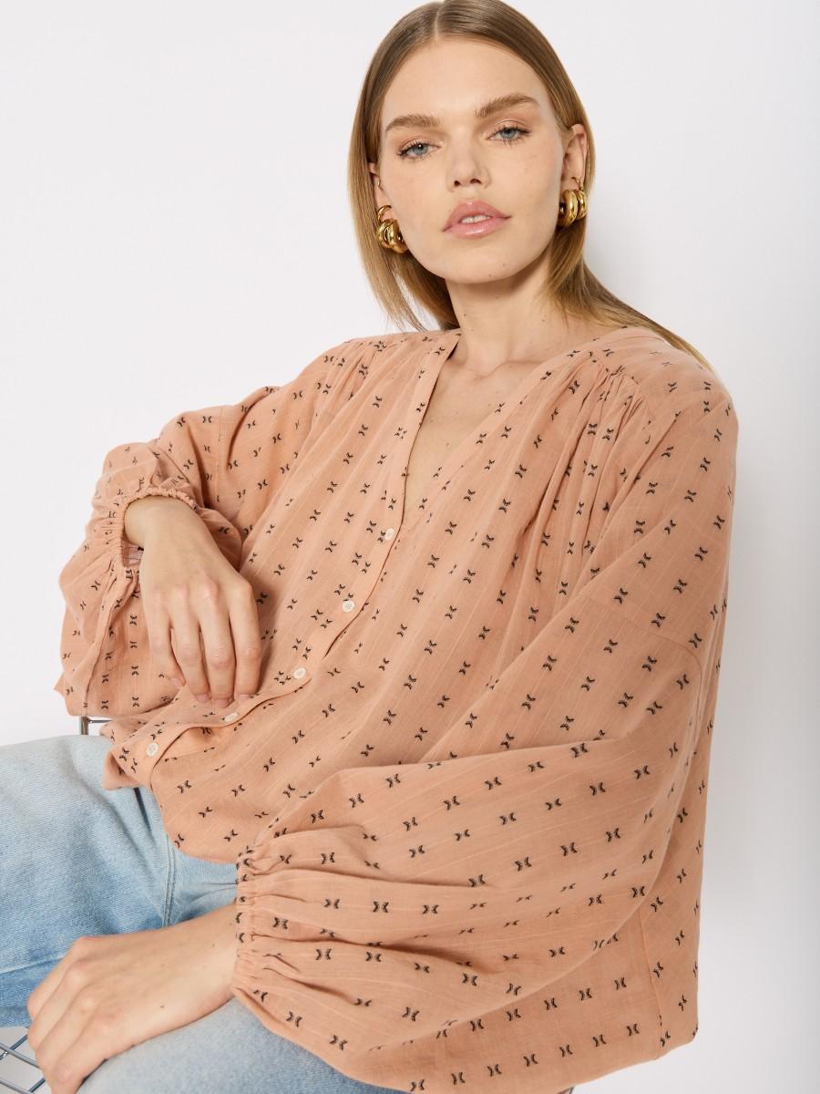 Berenice Chemise Pêche CHAYA - Col V Broderies Jacquard Et Manches Longues Bouffantes