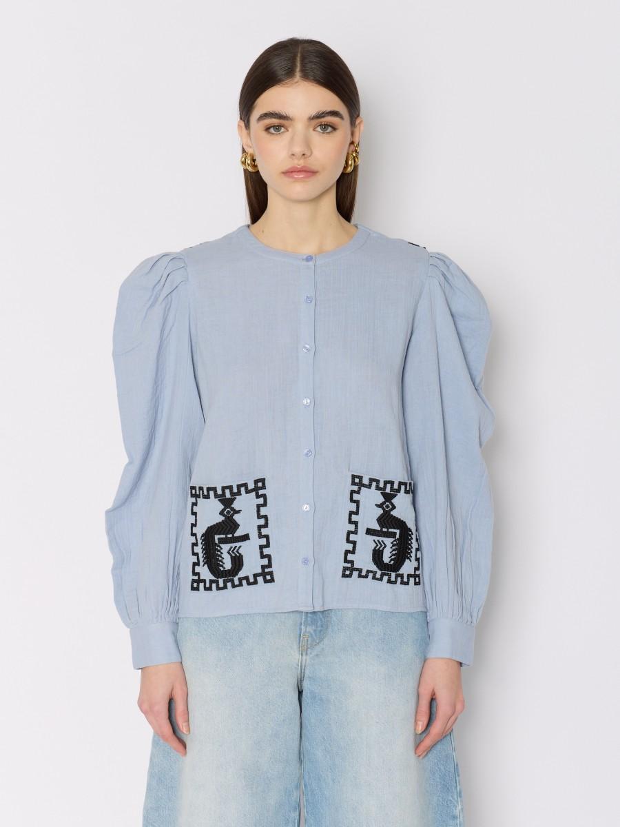 Berenice Chemisier CALISTA bleu manches bouffantes et broderies sur les poches