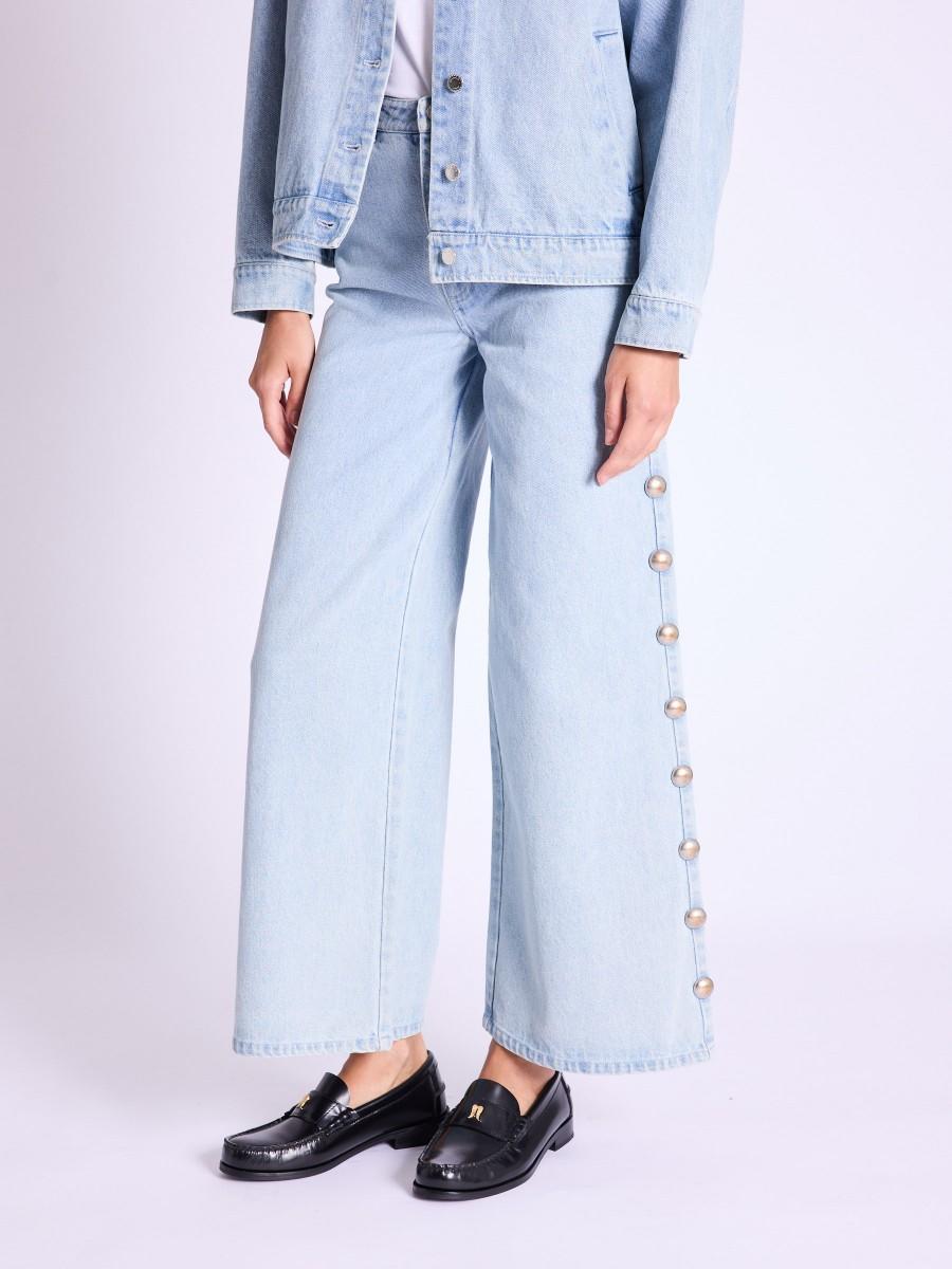 Berenice Jean Avec Coupe Flare Et Clous Sur La Longueur Des Jambes