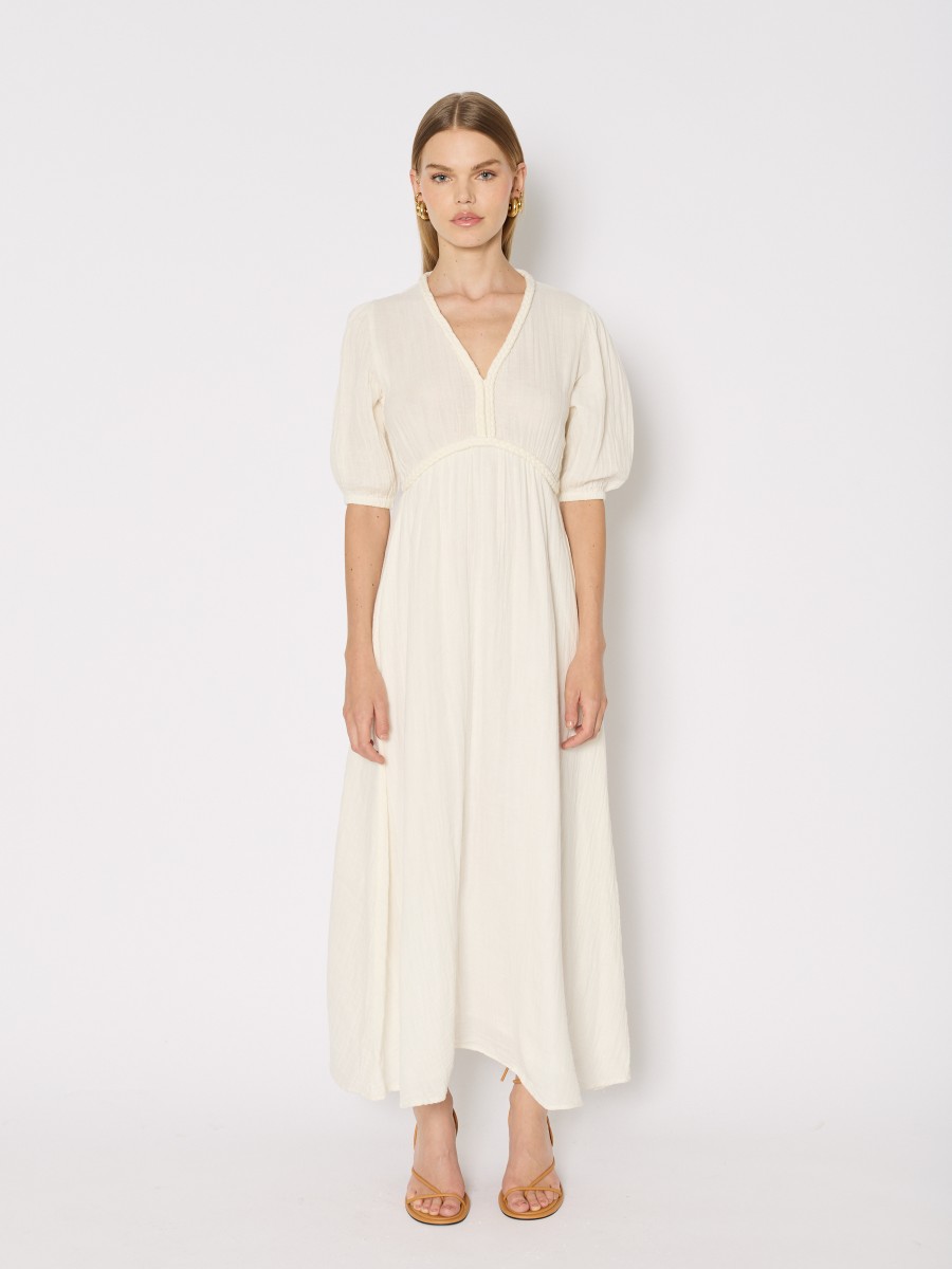 Berenice Robe longue blanche avec tresses sur la poitrine et manches courtes