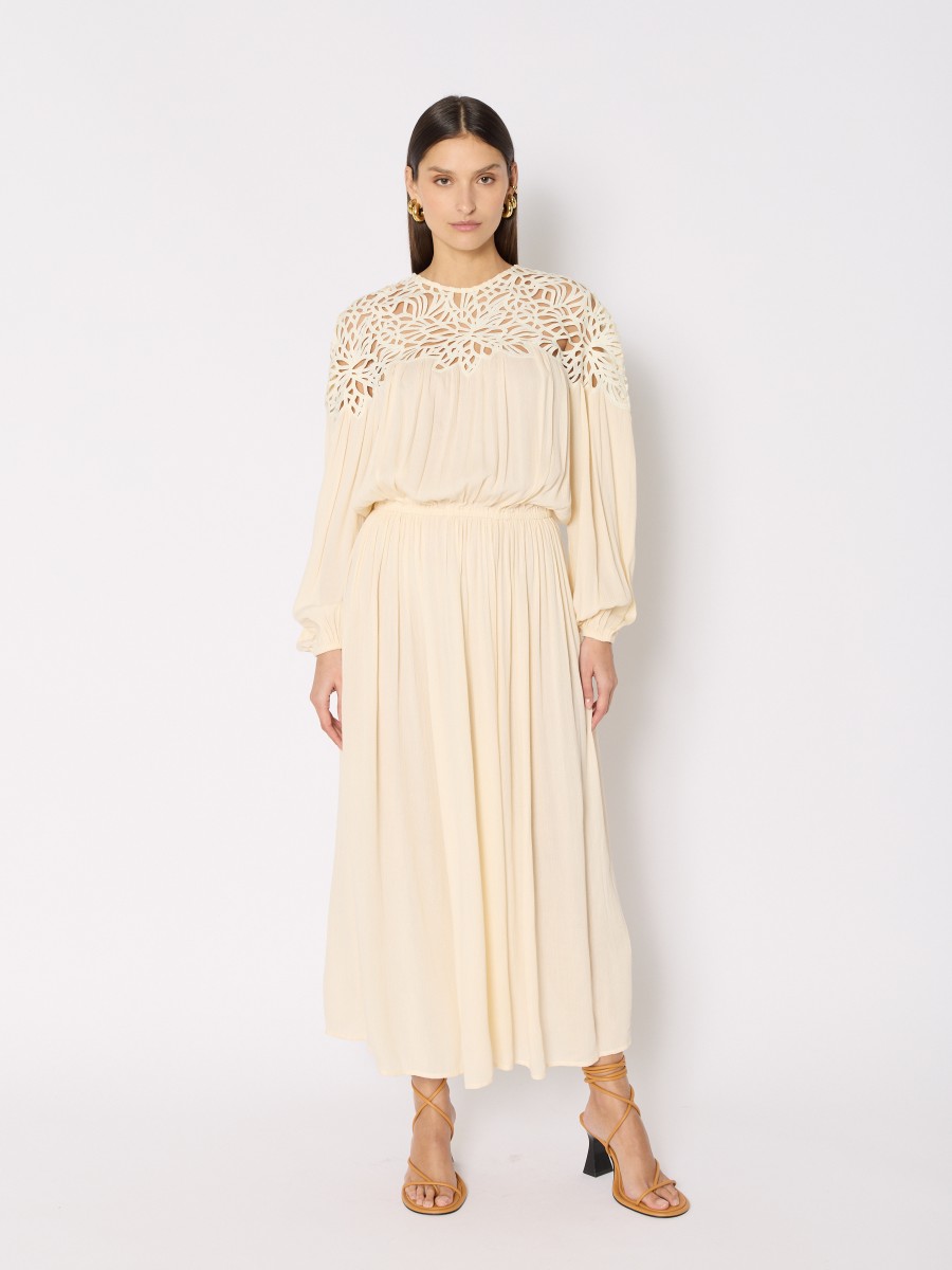 Berenice Robe longue RELINDA fluide manches bouffantes et empiècement crochet