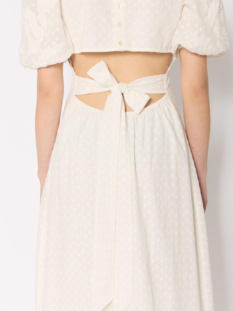 Berenice Robe Longue RILEY Rétro Chic Broderie Anglaise Et Dos Nu Orné D'un Noeud