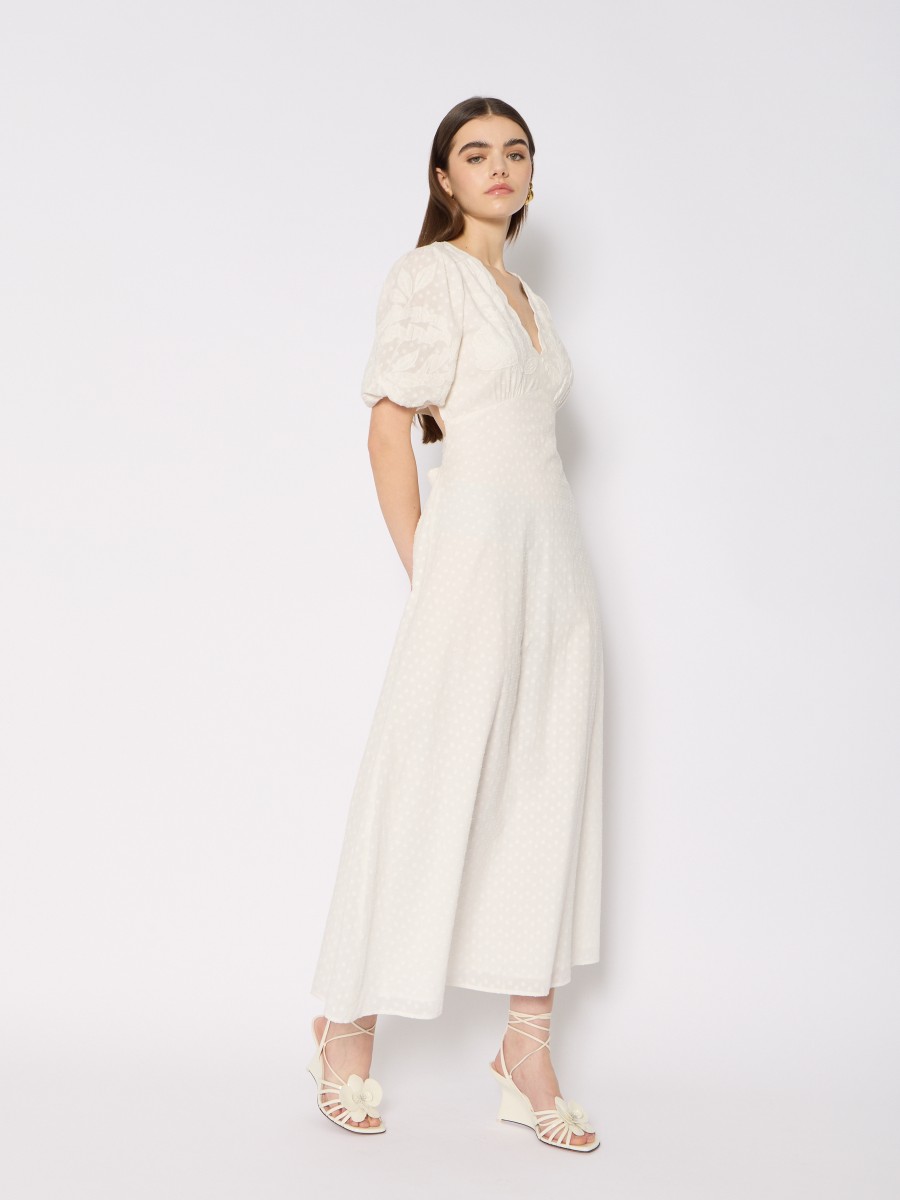 Berenice Robe Longue RILEY Rétro Chic Broderie Anglaise Et Dos Nu Orné D'un Noeud