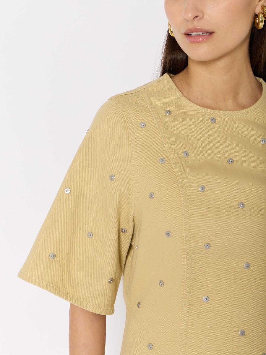 Berenice Robe RUCKY – Denim Beige Courte Clous Argentés Manches Courtes Col Rond