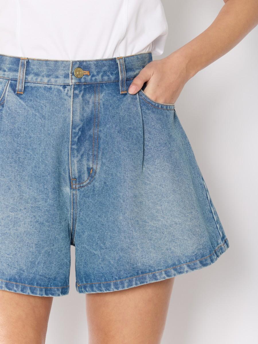 Berenice Short Court PSYLA En Denim Bleu Coupe évasée Large Et Pinces Sur Le Devant