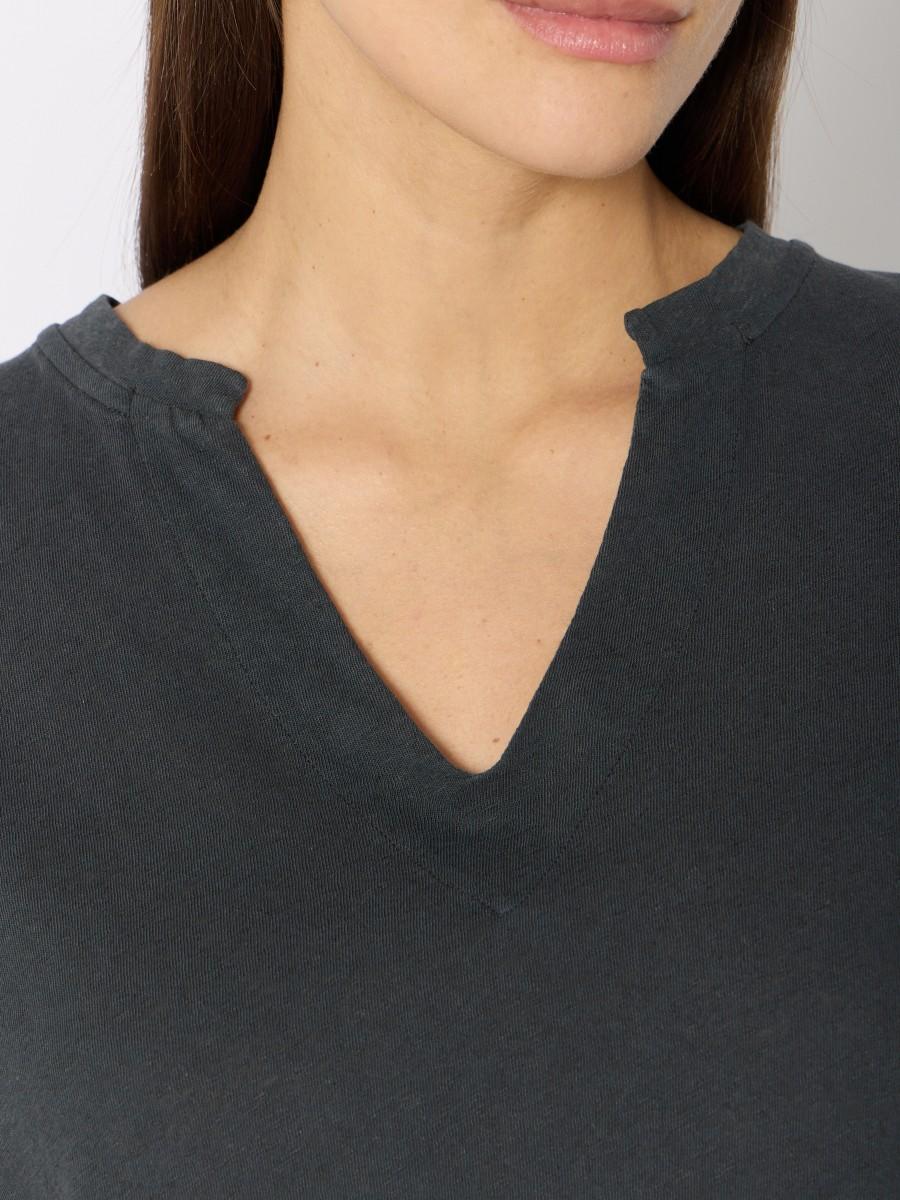 Berenice T-shirt Gris TEMILIO Avec Col Tunisien Et Ailes En Strass Dans Le Dos