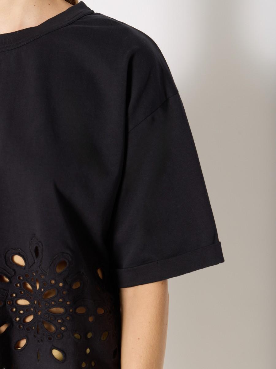Berenice T-shirt Noir Court Et Ample TEVANA Avec Broderie Anglaise Manches Courtes