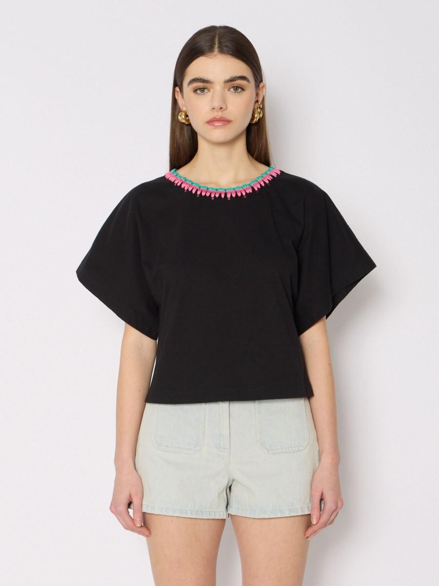 Berenice T-shirt noir TEMBER en coton coupe kimono et col rond avec broderies colorées