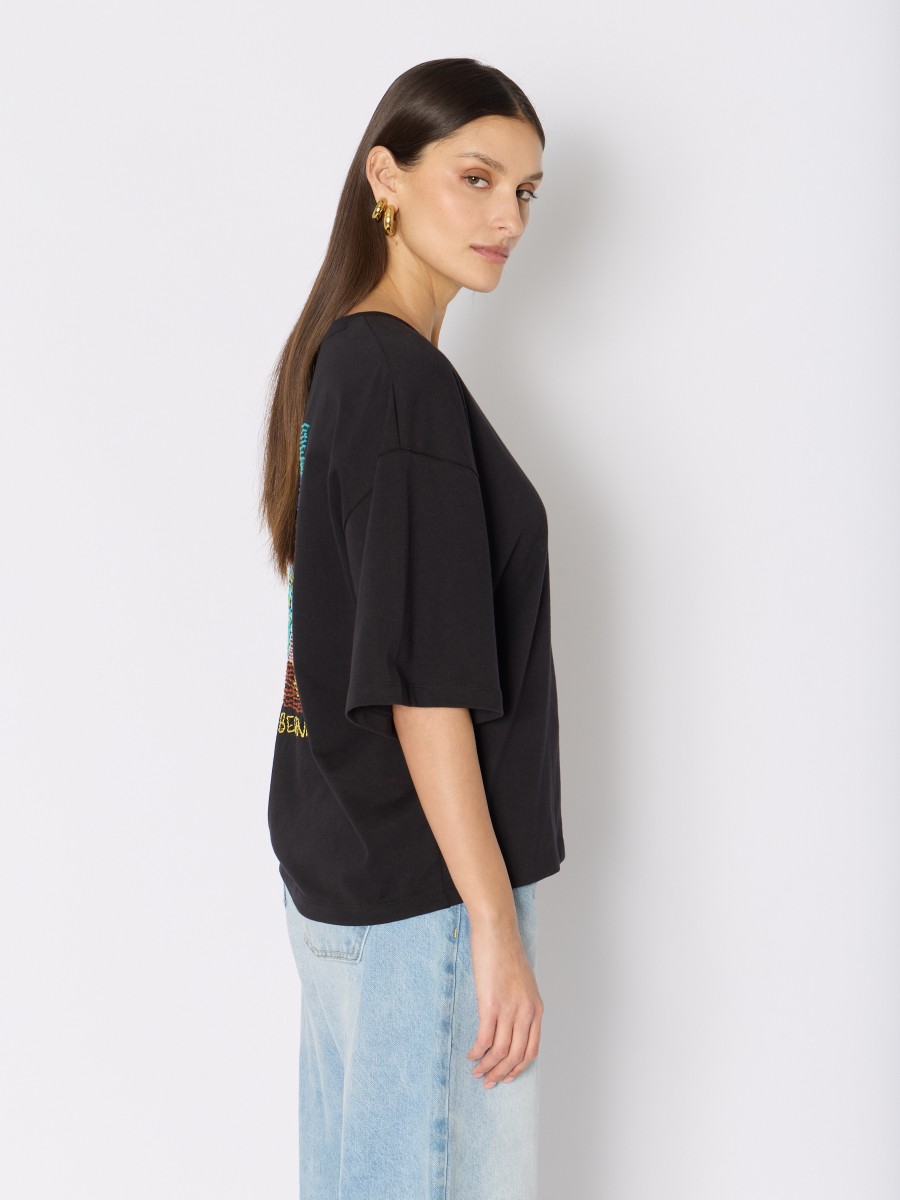 Berenice T-shirt Noir TERZAAILES - Coupe Oversize Avec Ailes Brodées Colorées Dans Le Dos