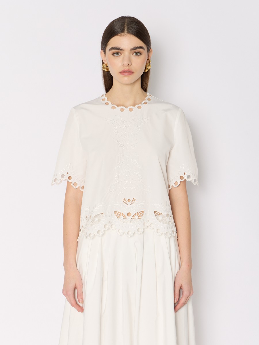 Berenice Top blanc CTISTY – Broderies anglaises coupe courte et col rond