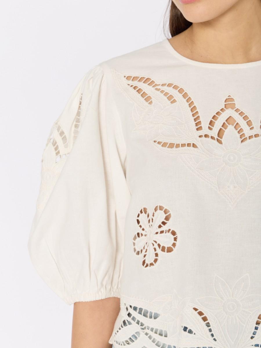 Berenice Top Blanc CTYRA Avec Broderie Florale Manches Bouffantes Et Col Rond