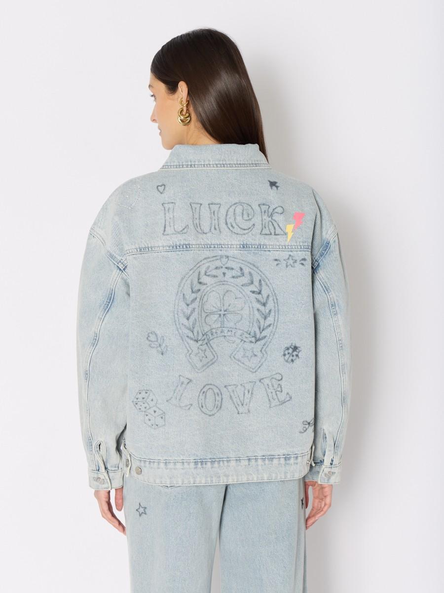 Berenice Veste En Jean Bleu Clair Oversize Avec Strass Et Patch Porte Bonheur : "LOVE" "LUCK" Fer à Cheval Trèfles