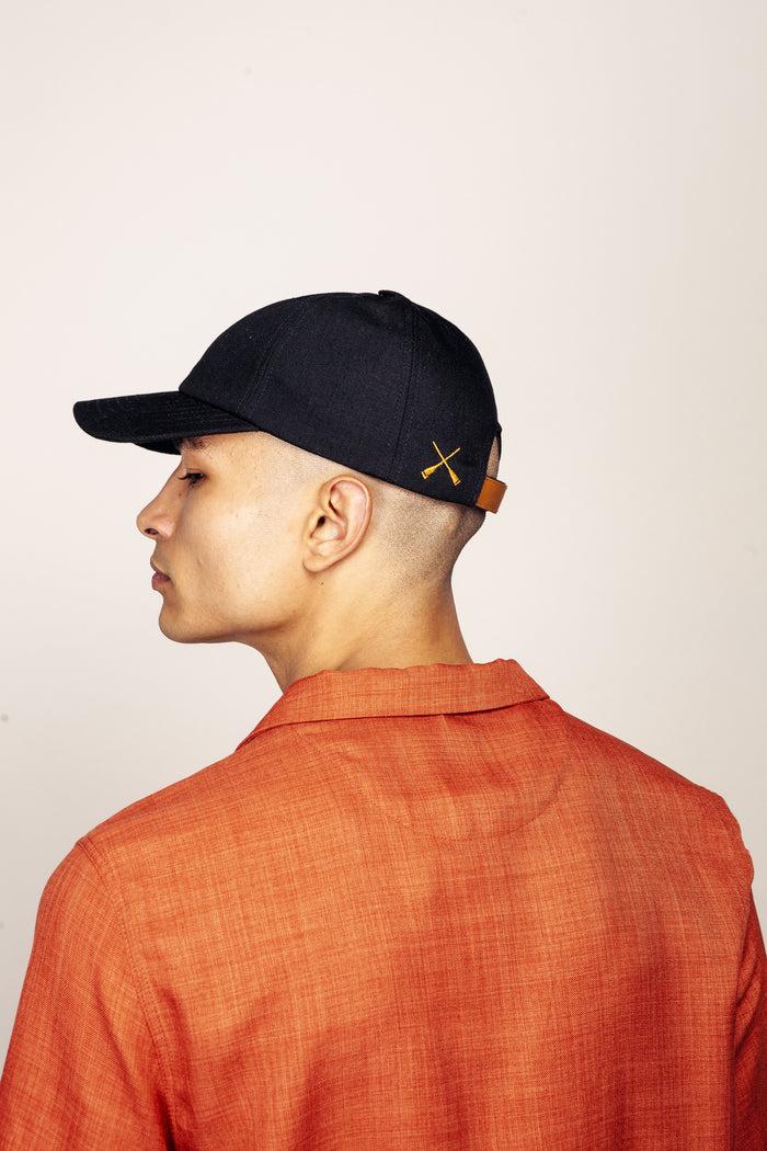 béton ciré CASQUETTE DE BASEBALL COURBÉE EN DENIM NOIR