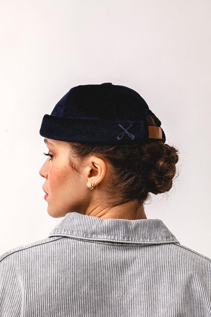 béton ciré Chapeau docker Miki de Bretagne en velours côtelé bleu foncé Béton Ciré fabriqué au Portugal