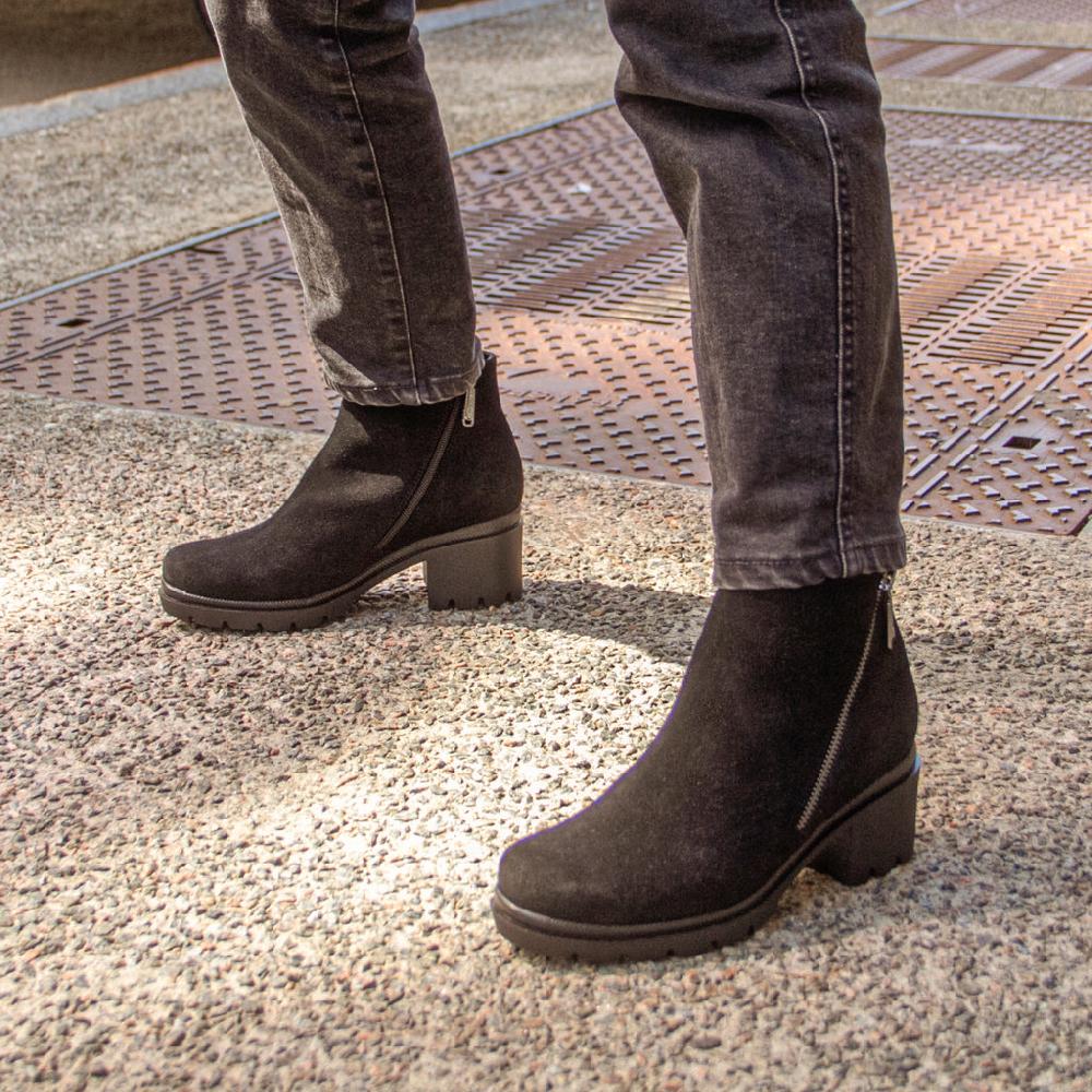 Blondo NUBIAS Black Suede Ankle Boots
