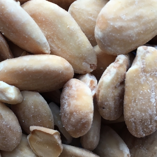 boho cosmetics Amandes entières émondées grillées salées - Jardin BiO Vrac