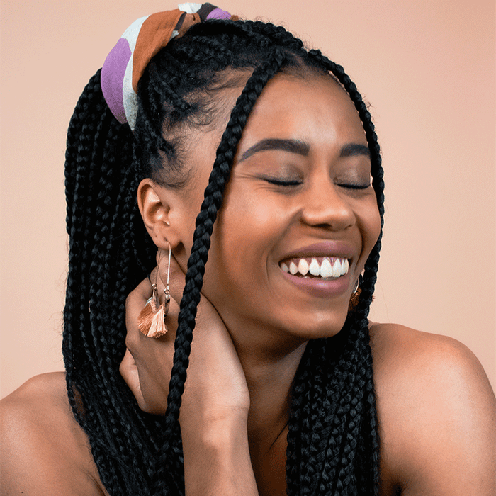 Boho Cosmetics Fond De Teint Fluide Bio Caramel Brun Carnations Mates à Foncées