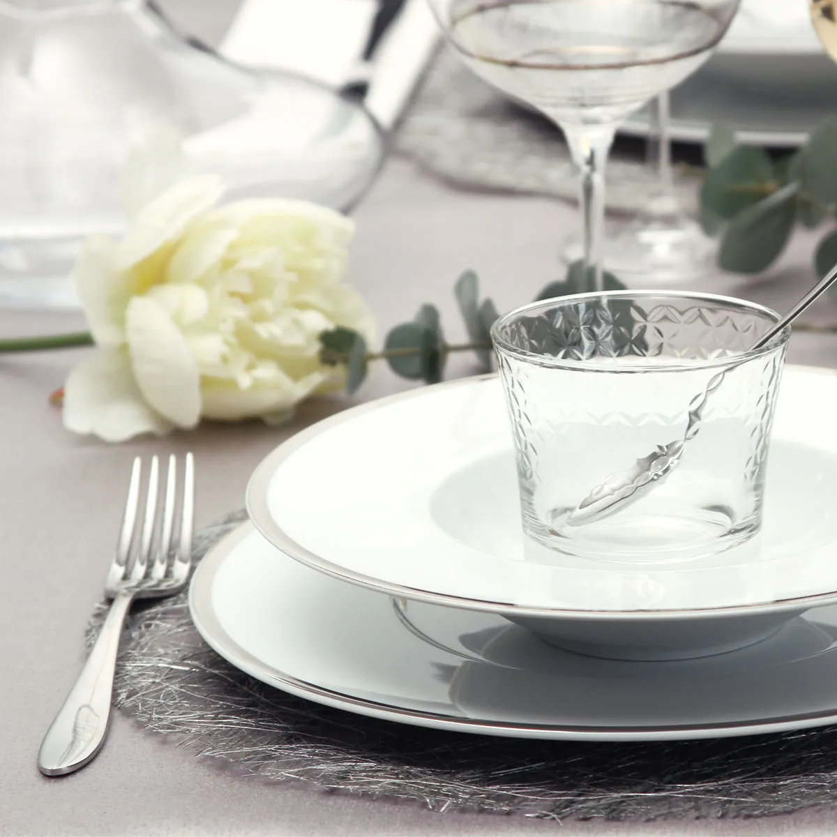 Bruno Evrard Assiette Creuse En Porcelaine Avec Filet Argent - 23cm