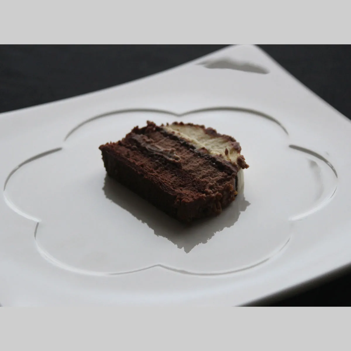 Bruno Evrard Assiette Plate Carrée FLORE 25cm En Porcelaine Blanche