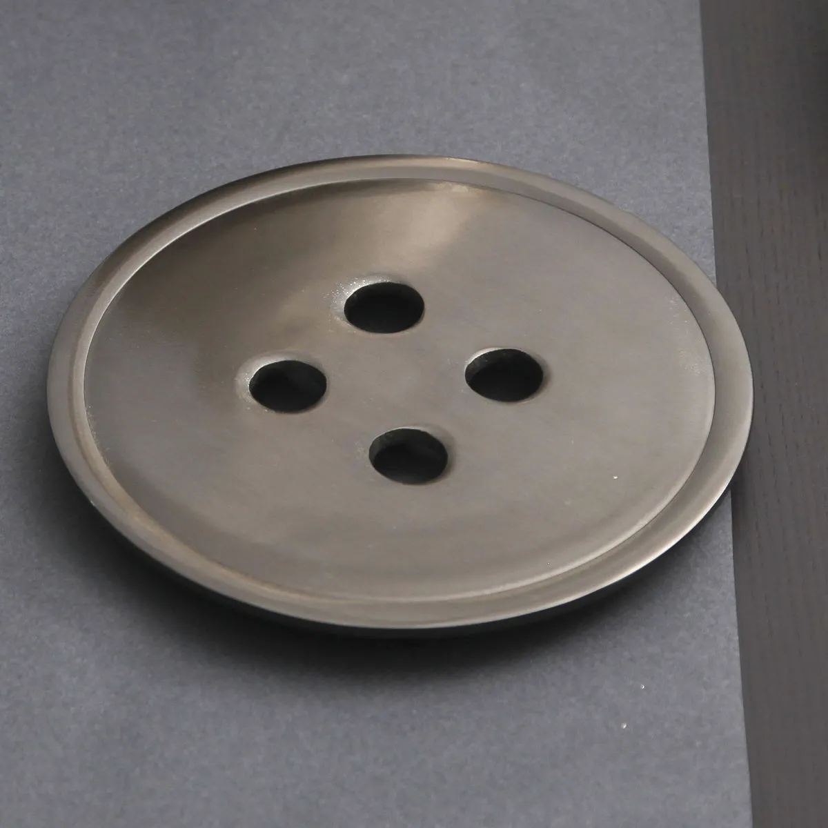 Bruno Evrard Dessous De Plat En Forme De Bouton