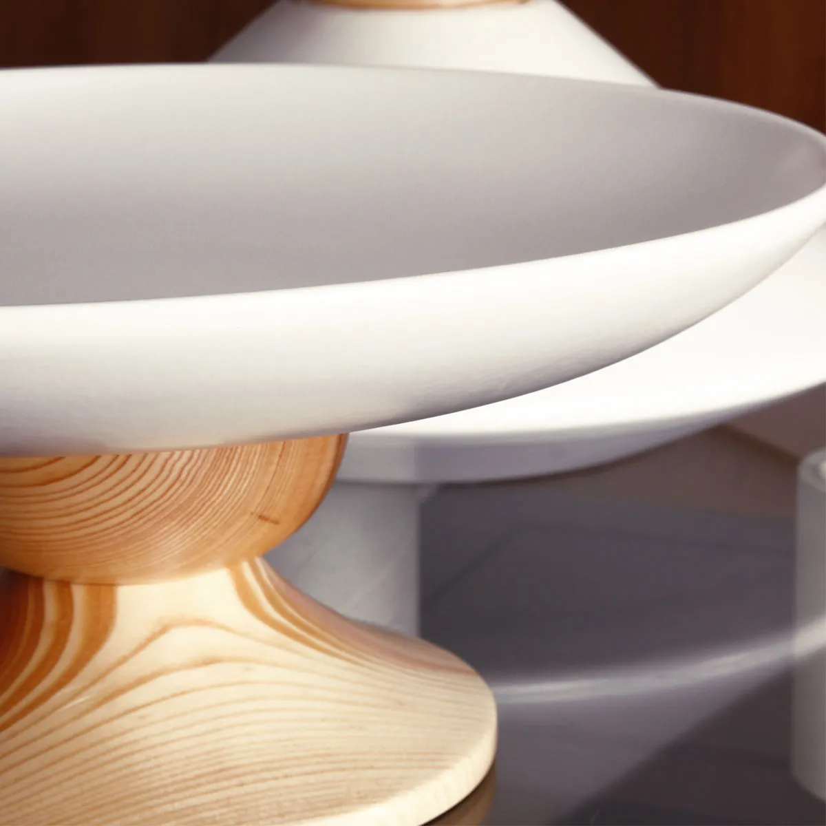 Bruno Evrard Coupe Sur Pied Blanc Et Bois - Collection Scarla