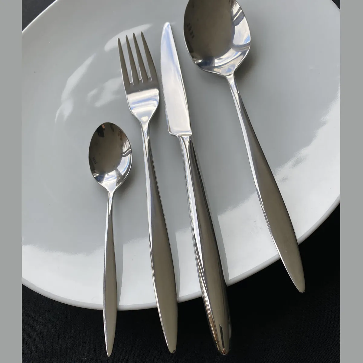 Bruno Evrard Ménagère 24 Pièces Inox 18.0 IBIZA - Modernité