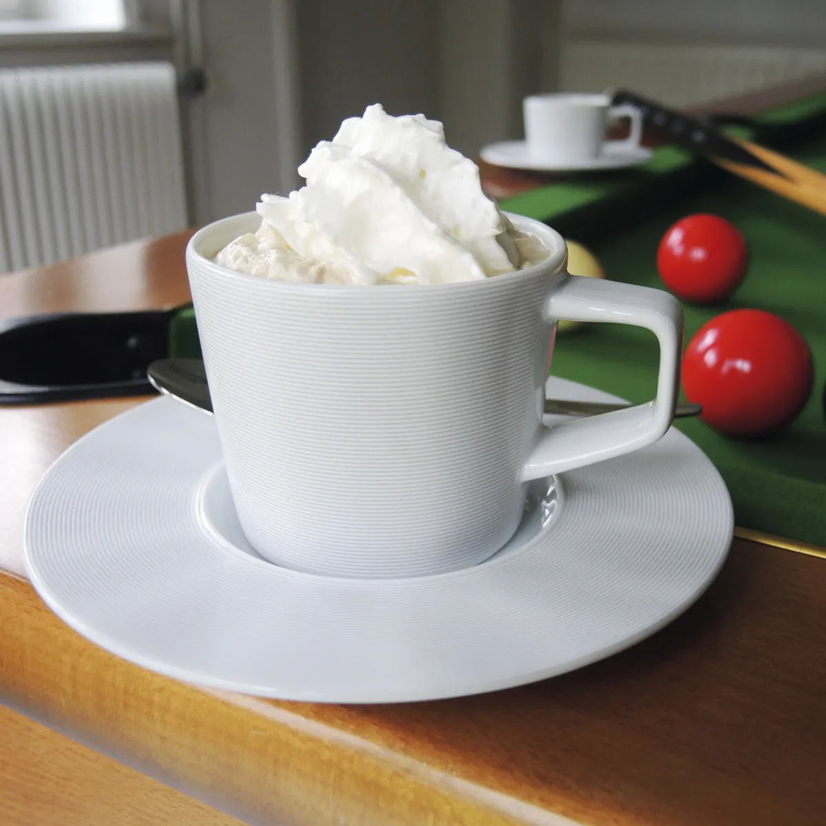 Bruno Evrard Tasse à Café Et Soucoupe En Porcelaine - Design Chic Et En Relief