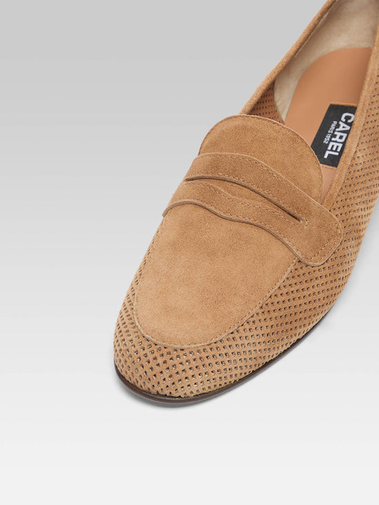 Carel 2100 - Mocassins Cuir Velours Perforé Noisette