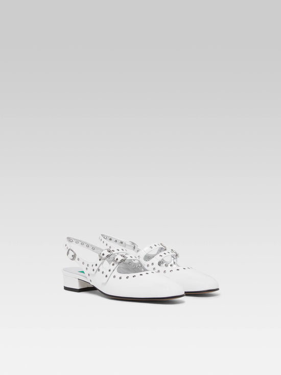 Carel Queen - Babies Slingback Cuir Verni Blanc Upcyclé à Oeillets