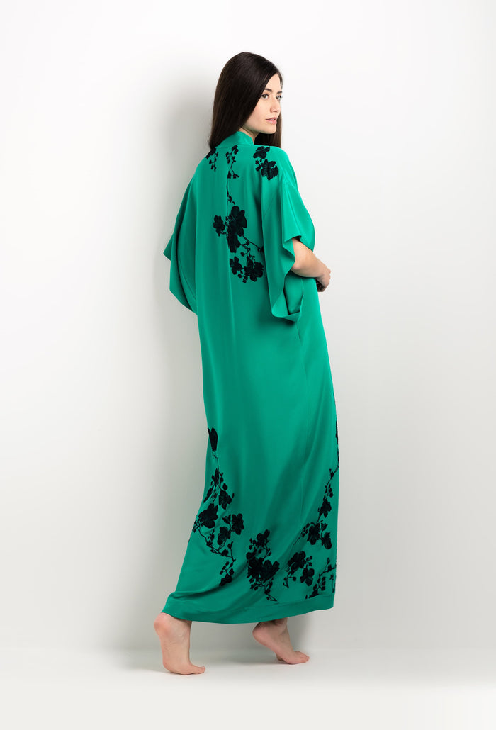 carine gilson Caftan en soie vert jade et dentelle Sakura noire