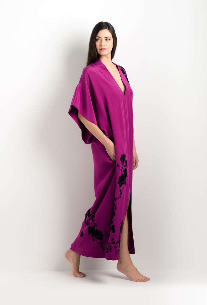 carine gilson Caftan en soie violine et dentelle Sakura noire