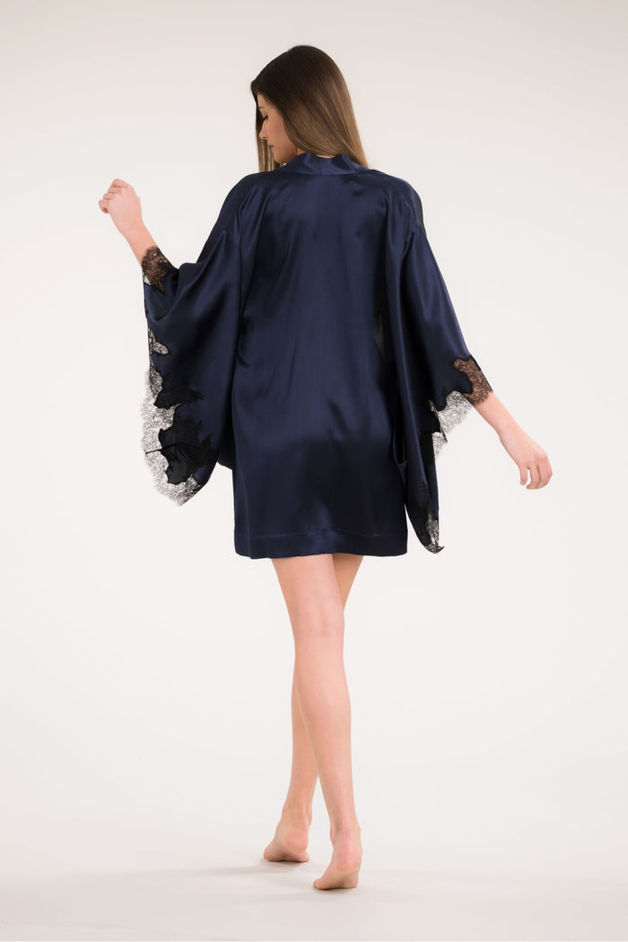 Carine Gilson Kimono Court En Satin De Soie MarineBlue Et Dentelle De Caudry