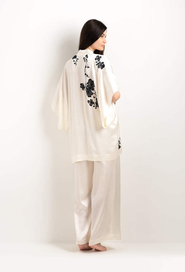 carine gilson Kimono court en soie Perle et dentelle Sakura noire