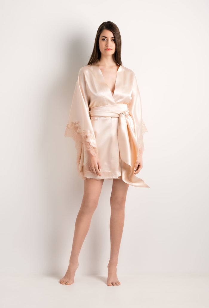 carine gilson Kimono Court en Soie - Poudre et Dentelle de Caudry