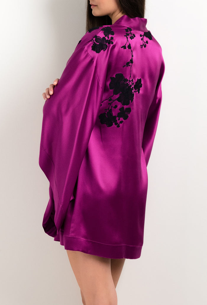 carine gilson Kimono court en soie violine et dentelle Sakura noire
