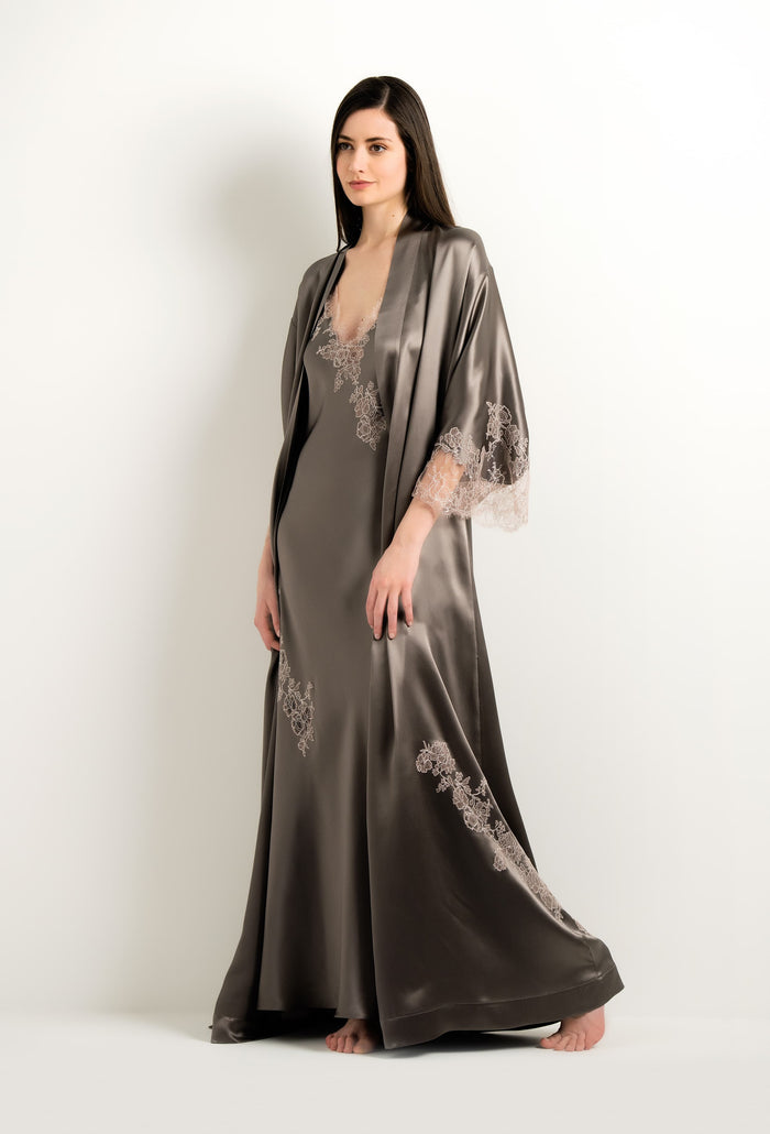 carine gilson Kimono long en soie - Gris chaud et dentelle Rosa Caudry
