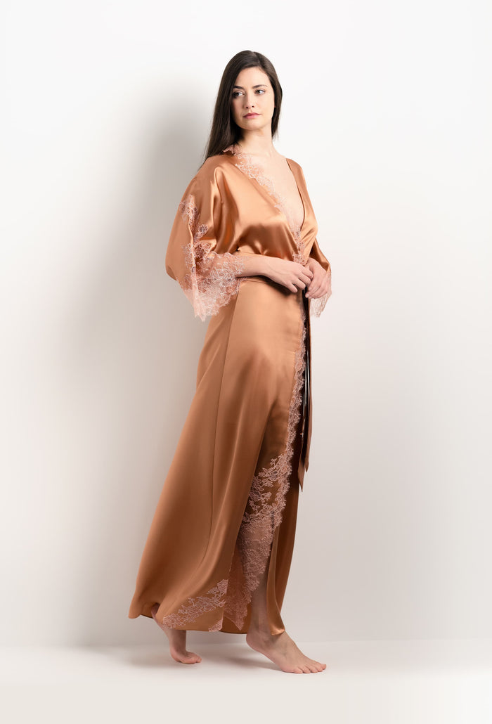 carine gilson Kimono long en soie sahara et dentelle Elisa rose clair