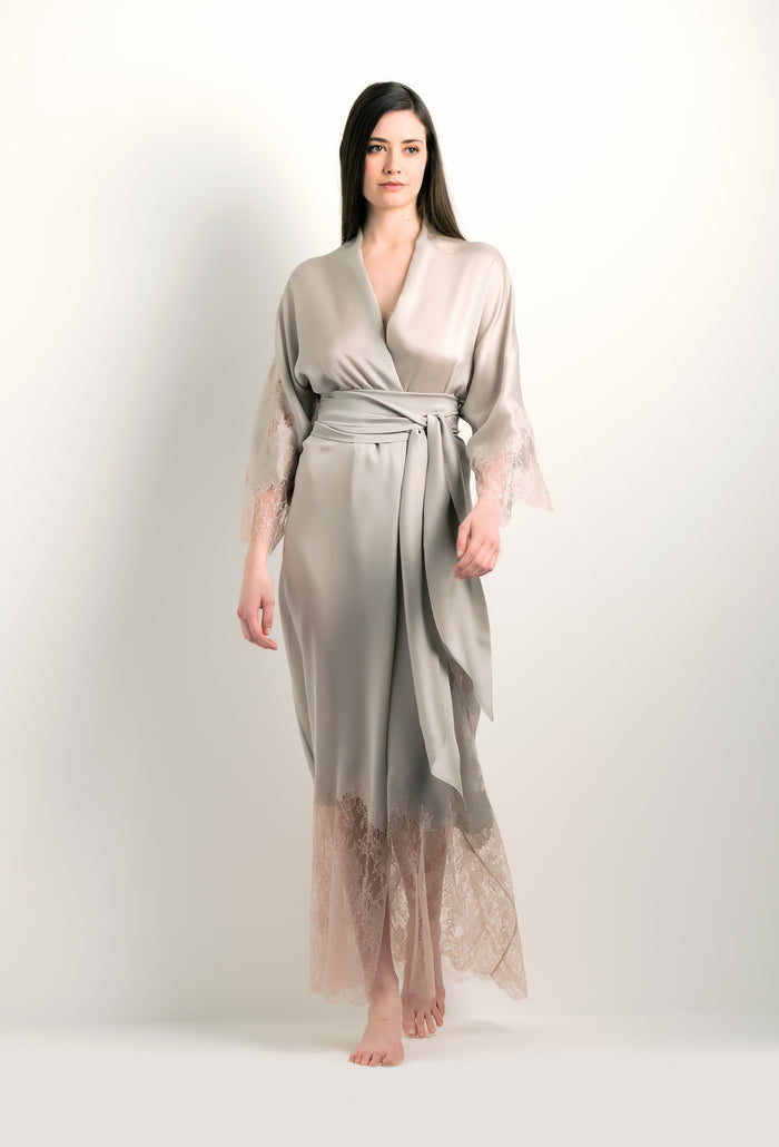 Carine Gilson Kimono Raglan Long En Soie Gris Perle Et Dentelle Elisa Rosa