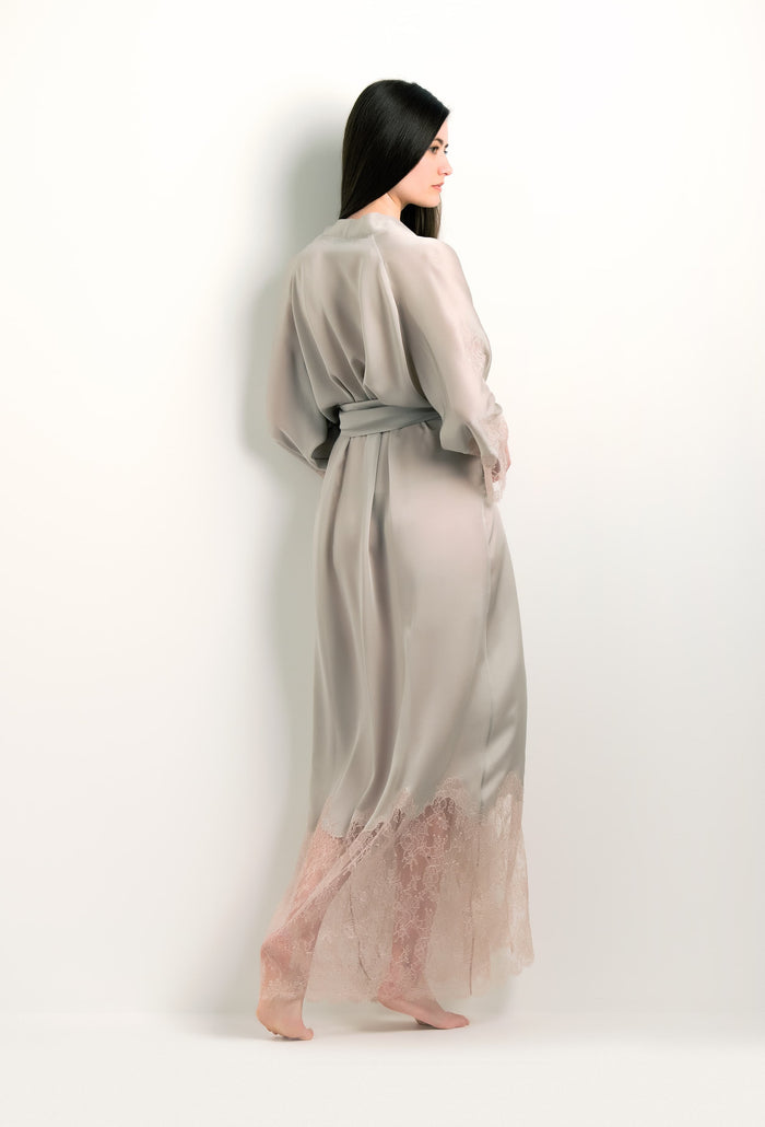 Carine Gilson Kimono Raglan Long En Soie Gris Perle Et Dentelle Elisa Rosa