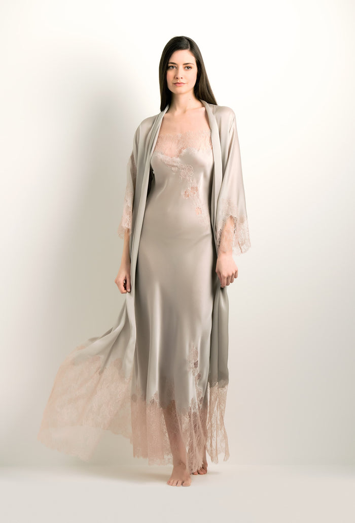 carine gilson Kimono raglan long en soie gris perle et dentelle Elisa Rosa