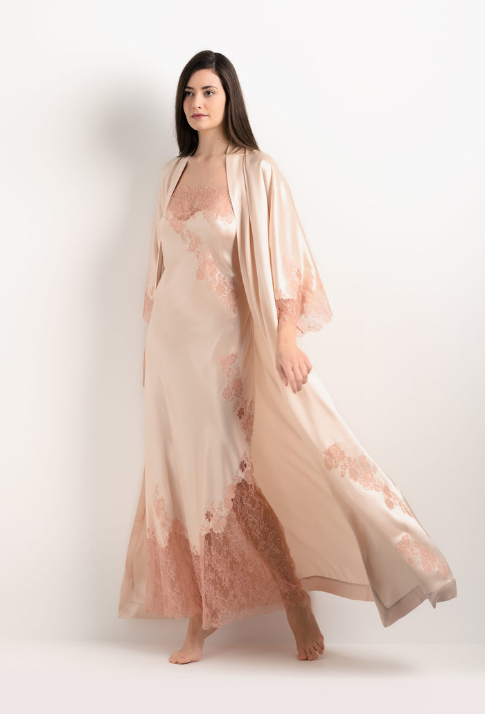 carine gilson Long kimono de soie rose poudre et dentelle Elisa rose clair