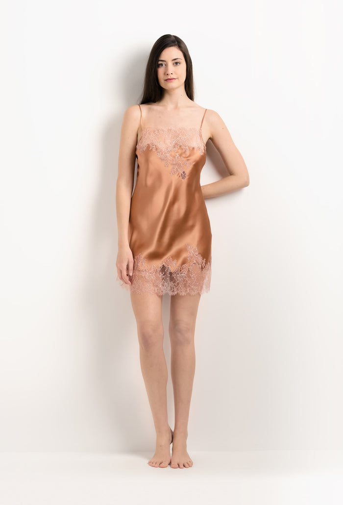 Carine Gilson Nuisette Courte En Soie Sahara Et Dentelle Elisa Rose Clair
