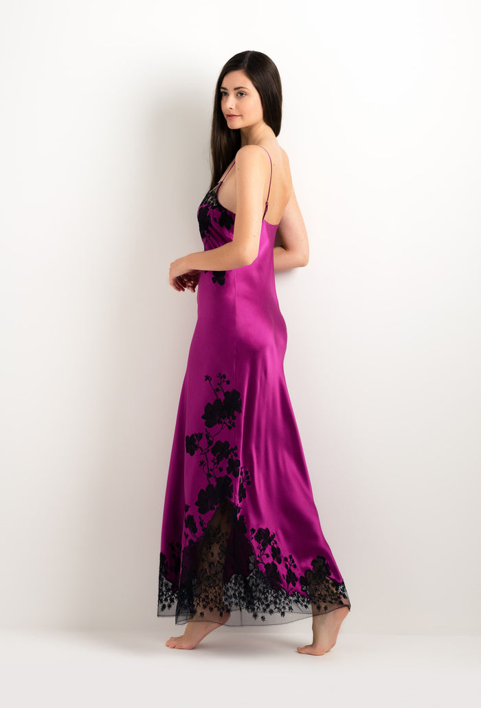 carine gilson Robe longue en soie violine et dentelle Sakura noire