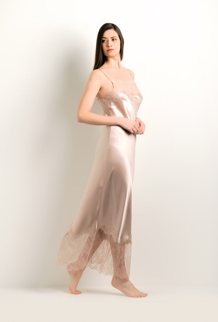 carine gilson Robe nuisette longue en soie - Tourterelle et dentelle Rosa Caudry
