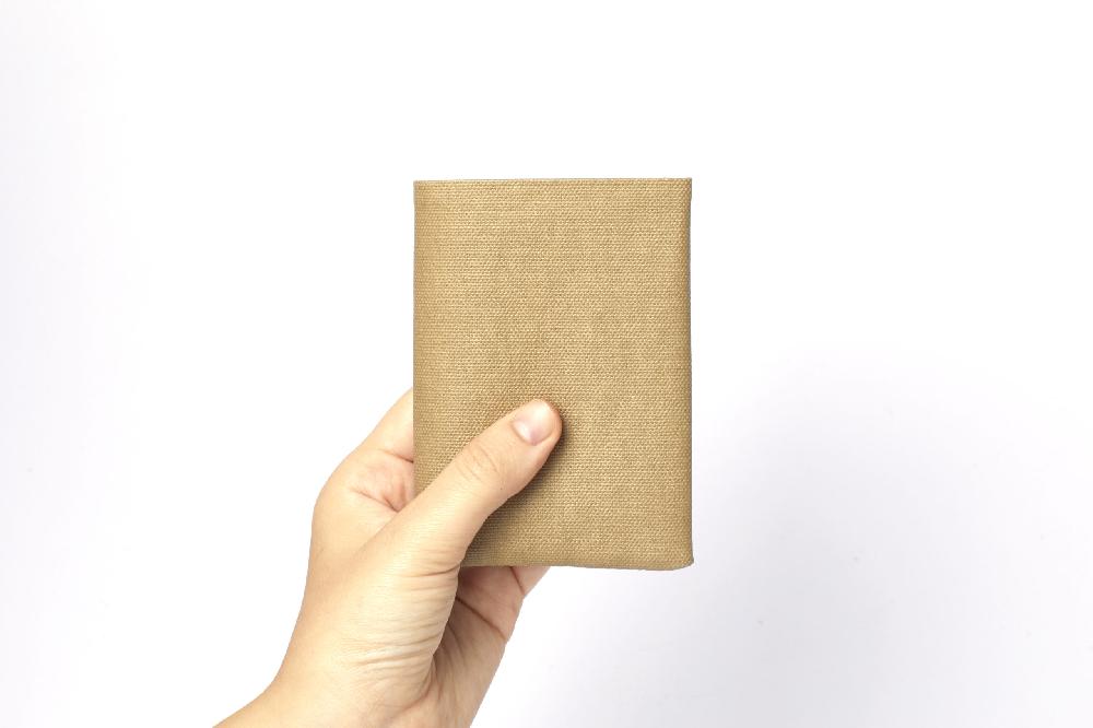 Carré Royal Portefeuille Compact En Toile Beige Et Cuir Par Carré Royal
