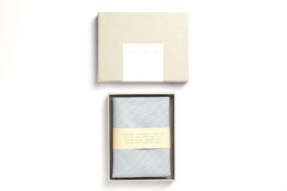 Carré Royal Portefeuille Compact En Toile Bleu-ciel Et Cuir Par Carré Royal