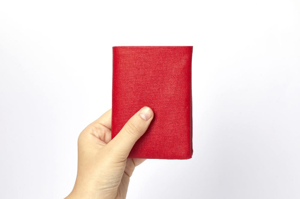Carré Royal Portefeuille Compact En Toile Rouge Et Cuir Par Carré Royal