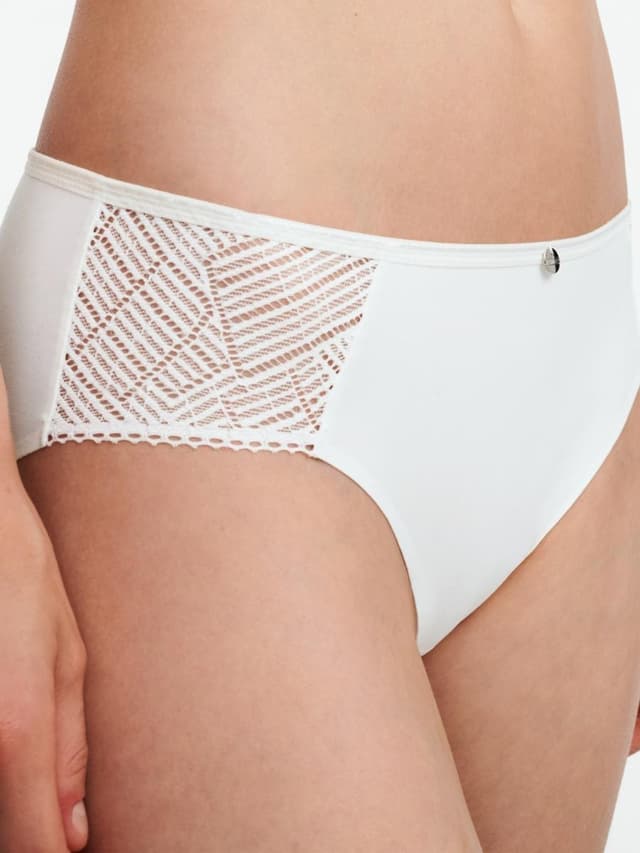 Chantelle Slip - Milk - Emma